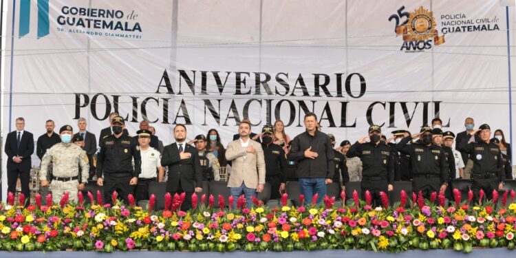 Guatemala suma 386 especialistas contra el narcotráfico y protección ambiental