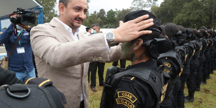 Guatemala suma 386 especialistas contra el narcotráfico y protección ambiental