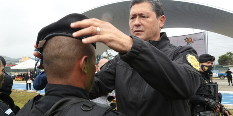 Guatemala suma 386 especialistas contra el narcotráfico y protección ambiental