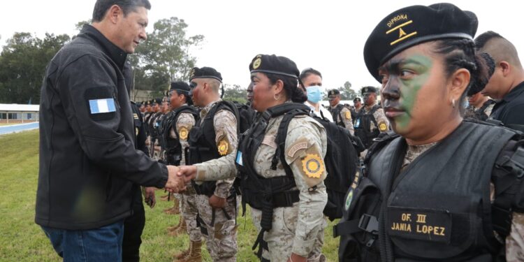 Guatemala suma 386 especialistas contra el narcotráfico y protección ambiental