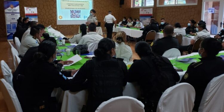 Capacitan a más de 200 agentes en protocolos de actuación policial