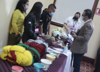 Bazares promueven productos elaborados por privados de libertad
