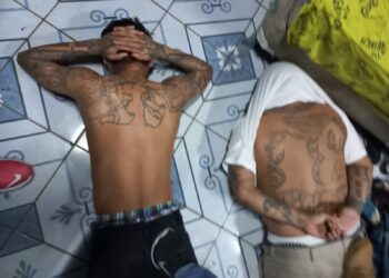 Ejecutan allanamientos para desarticular una banda criminal de extorsionistas