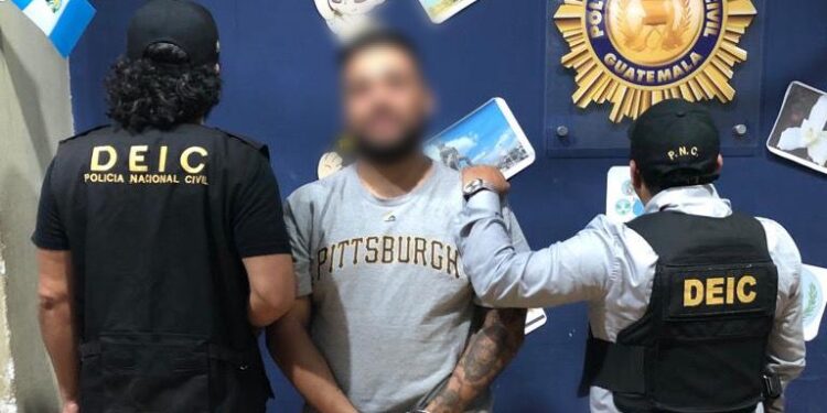 Personal de delitos financieros captura a extraditable acusado de asesinato