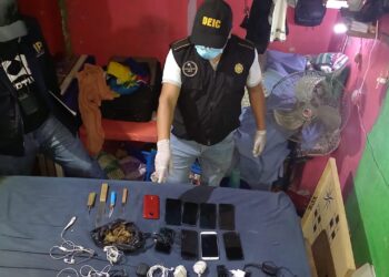 Incautan celulares y objetos punzocortantes en requisa