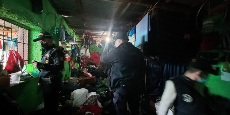 Incautan celulares y objetos punzocortantes en requisa