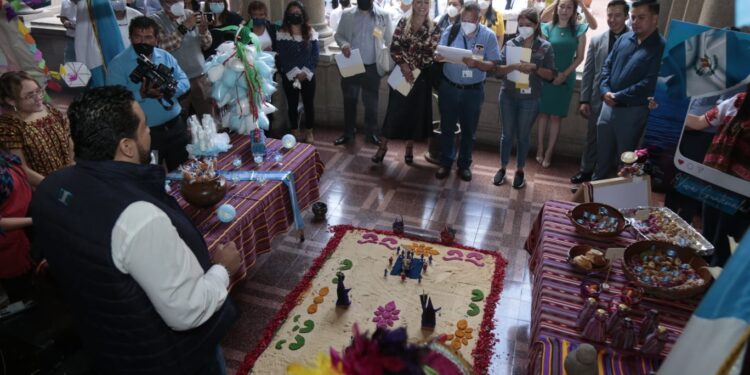 Altares Cívicos engalanan pasillos del Mingob