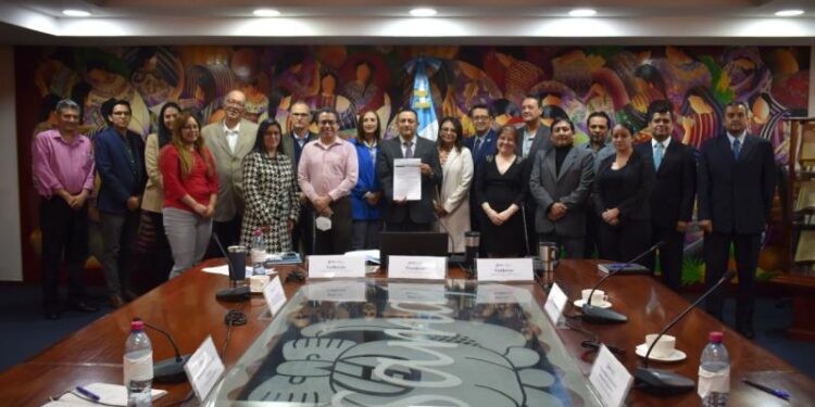 Sectores concuerdan en usar fórmula técnica para determinar aumento al salario mínimo