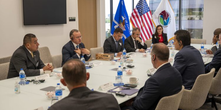 Visita del Ministro de Gobernación Napoleón Barrientos y delegación oficial a Estados Unidos.