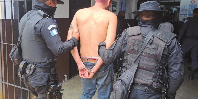 Alias El Impaciente capturado con armas de fuego en Mixco