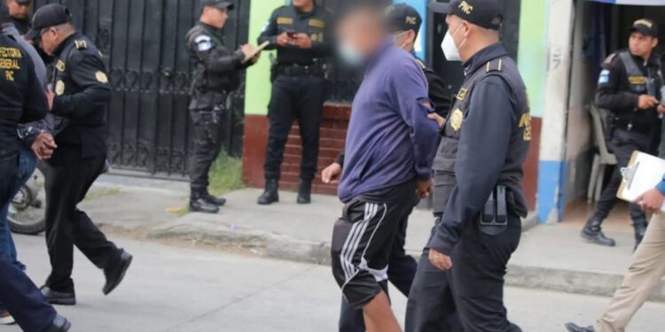 Inspectoría General da cumplimiento a órdenes de captura contra agentes policiales