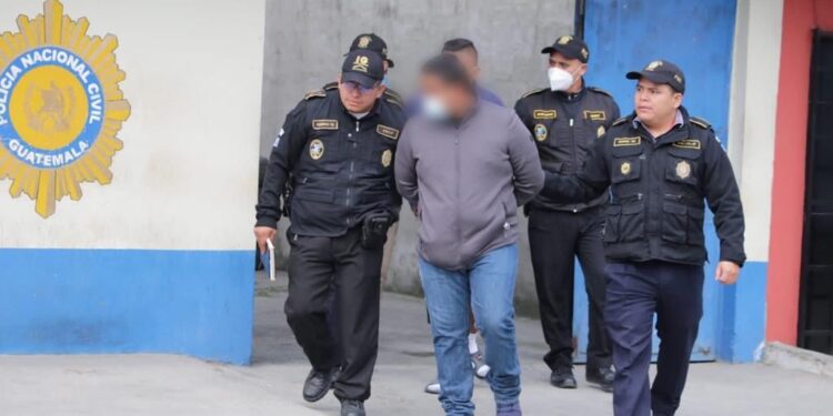 Inspectoría General da cumplimiento a órdenes de captura contra agentes policiales