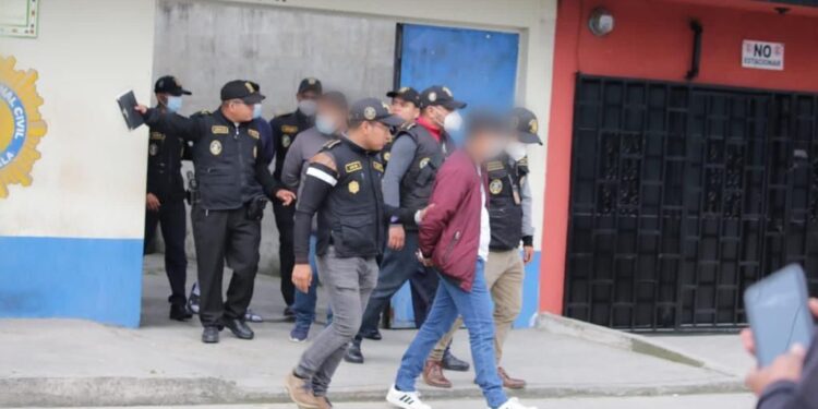 Inspectoría General da cumplimiento a órdenes de captura contra agentes policiales