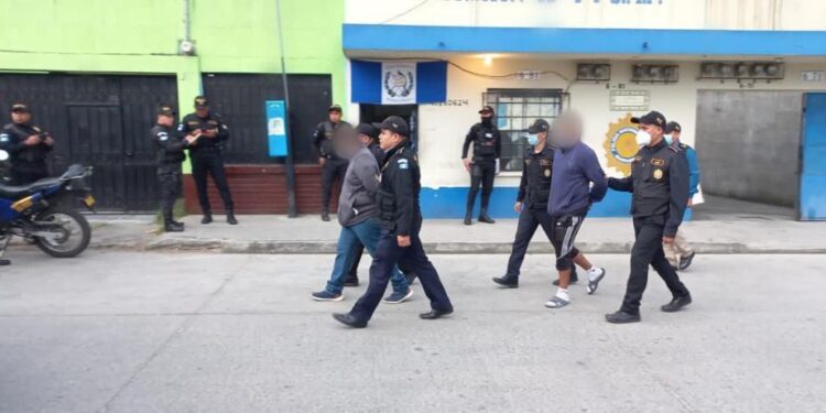 Inspectoría General da cumplimiento a órdenes de captura contra agentes policiales