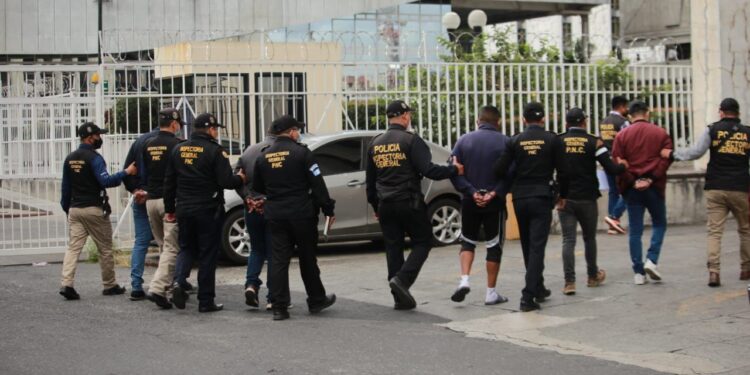 Inspectoría General da cumplimiento a órdenes de captura contra agentes policiales