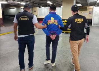 Investigadores sorprende a extorsionista recibiendo dinero