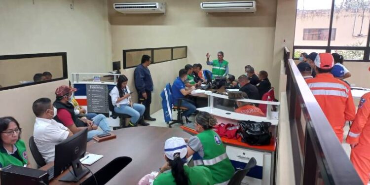 Personal de campo al servicio de la población afectada por “Julia”