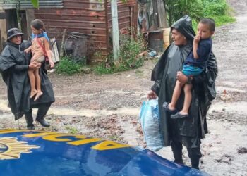 Personal policial activa protocolos de atención por emergencia nacional