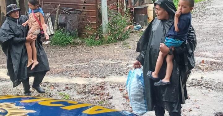 Personal policial activa protocolos de atención por emergencia nacional