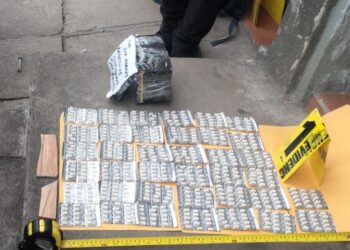 Capturan a una persona por traslado de piedras de crack dentro de su automóvil