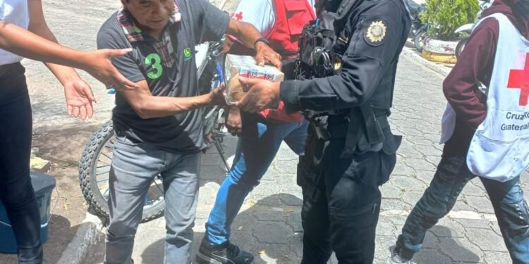 PNC continúa con el apoyo a damnificados por la tormenta Julia