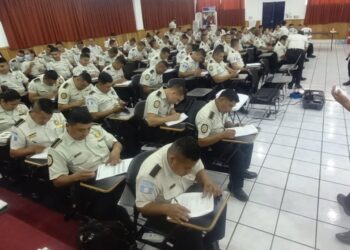 Capacitan al personal policial sobre el fortalecimiento del eje de profesionalización