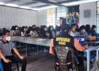 División antipandillas capacita a estudiantes sobre evitar las maras