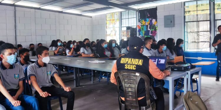 División antipandillas capacita a estudiantes sobre evitar las maras