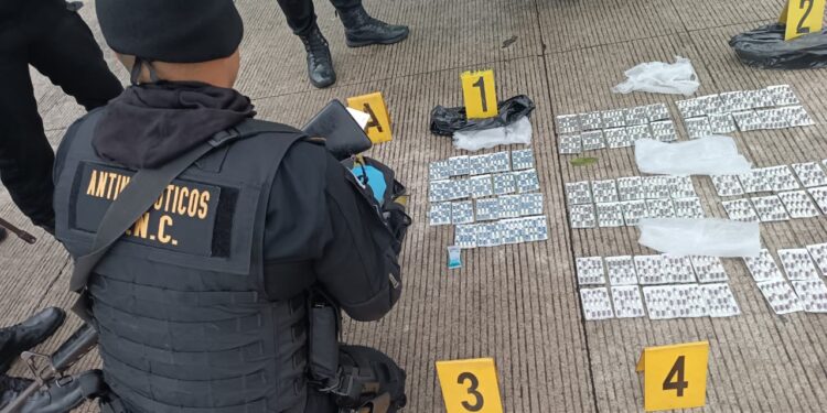 Pasajero de autobús detenido por transportar cocaína