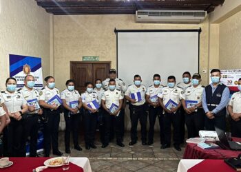 Agentes policiales se capacitan para proteger a la niñez y adolescencia