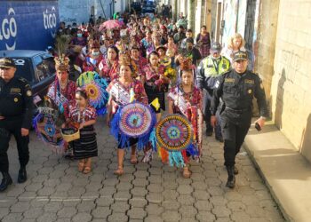 Agentes policiales se capacitan para proteger a la niñez y adolescencia