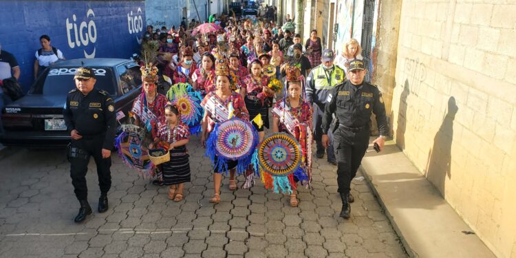 Agentes policiales se capacitan para proteger a la niñez y adolescencia