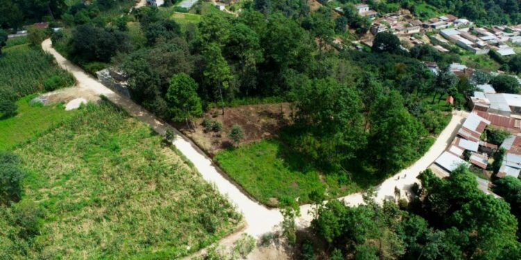Inician proyecto de mejoramiento de calle en Comalapa