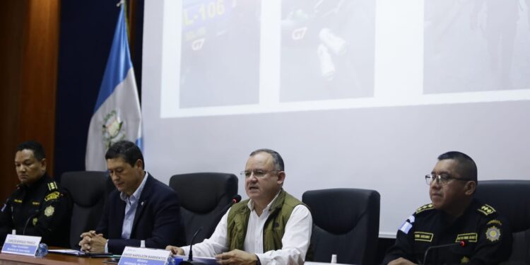 Ministro Barrientos informa sobre capturas por trata y tráfico ilegal de personas