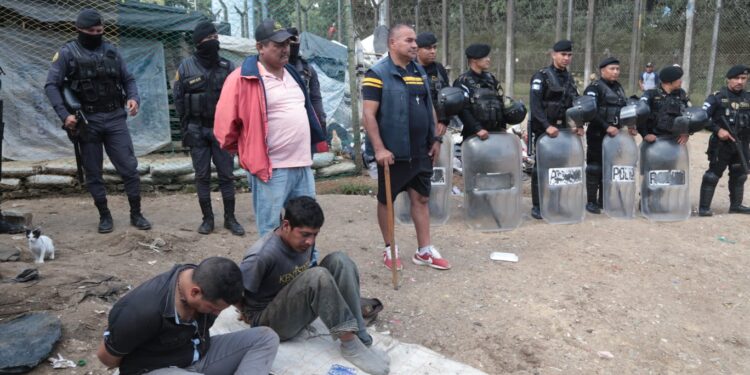 Reos sorprendidos cuando excavaban túnel en centro carcelario