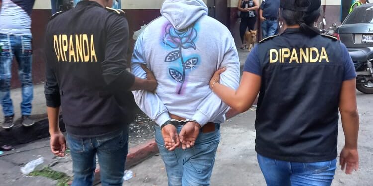 Detienen a extorsionista que exigía pago de Q150 mil en Escuintla