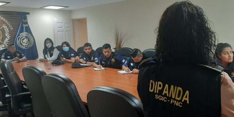 Recolectores de información policial se capacitan en técnicas de entrevistas