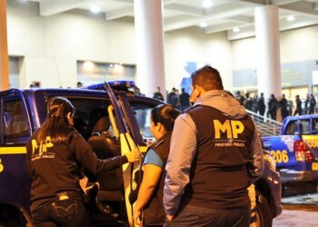 Investigadores ejecutan allanamientos contra extorsionistas