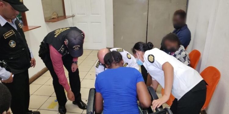 Presunto sicario detenido con subametralladora