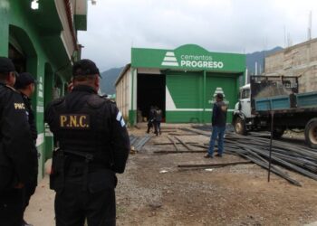 Capturan a encargada de ferretería por tener hierro robado