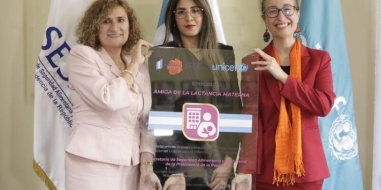 SESAN es reconocida por promover la lactancia materna en sus instalaciones