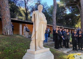 Guatemala devela escultura del Hermano Pedro en Roma, Italia