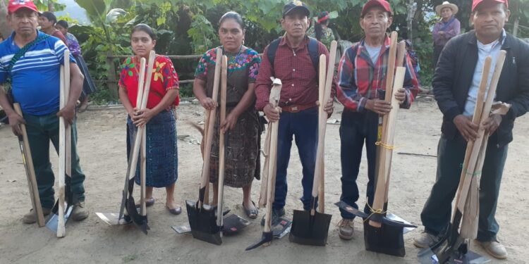 MAGA Entrega kit de herramientas de labranza