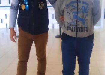 Connacionales deportados presentan órdenes pendientes de captura