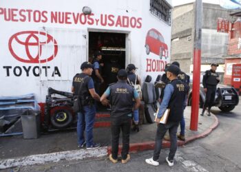 Ejecutan allanamientos contra estructuras vinculadas al robo de vehículos y tráfico de armas