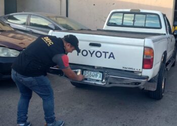 Personal de robo y hurto de vehículos consignan automotor