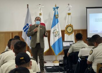 Capacitan agentes sobre filosofía de policía comunitaria