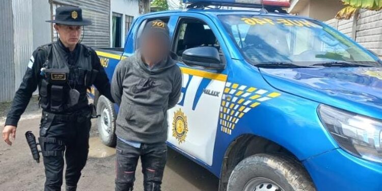 Detienen a dos personas e incautan armas de fuego en allanamientos