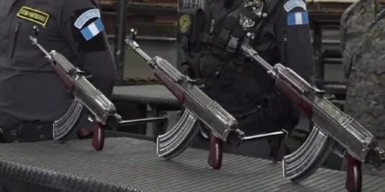 Capacitan a armeros de la guardia penitenciaria