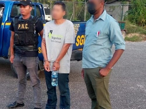 Salvadoreño con alerta roja es expulsado del país